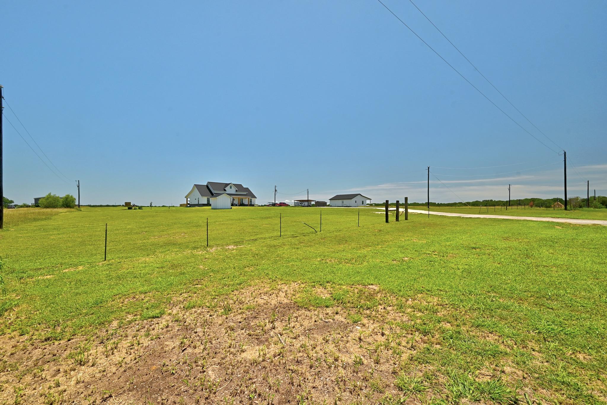2889 Old McMahan Rd, Lockhart, TX 78644