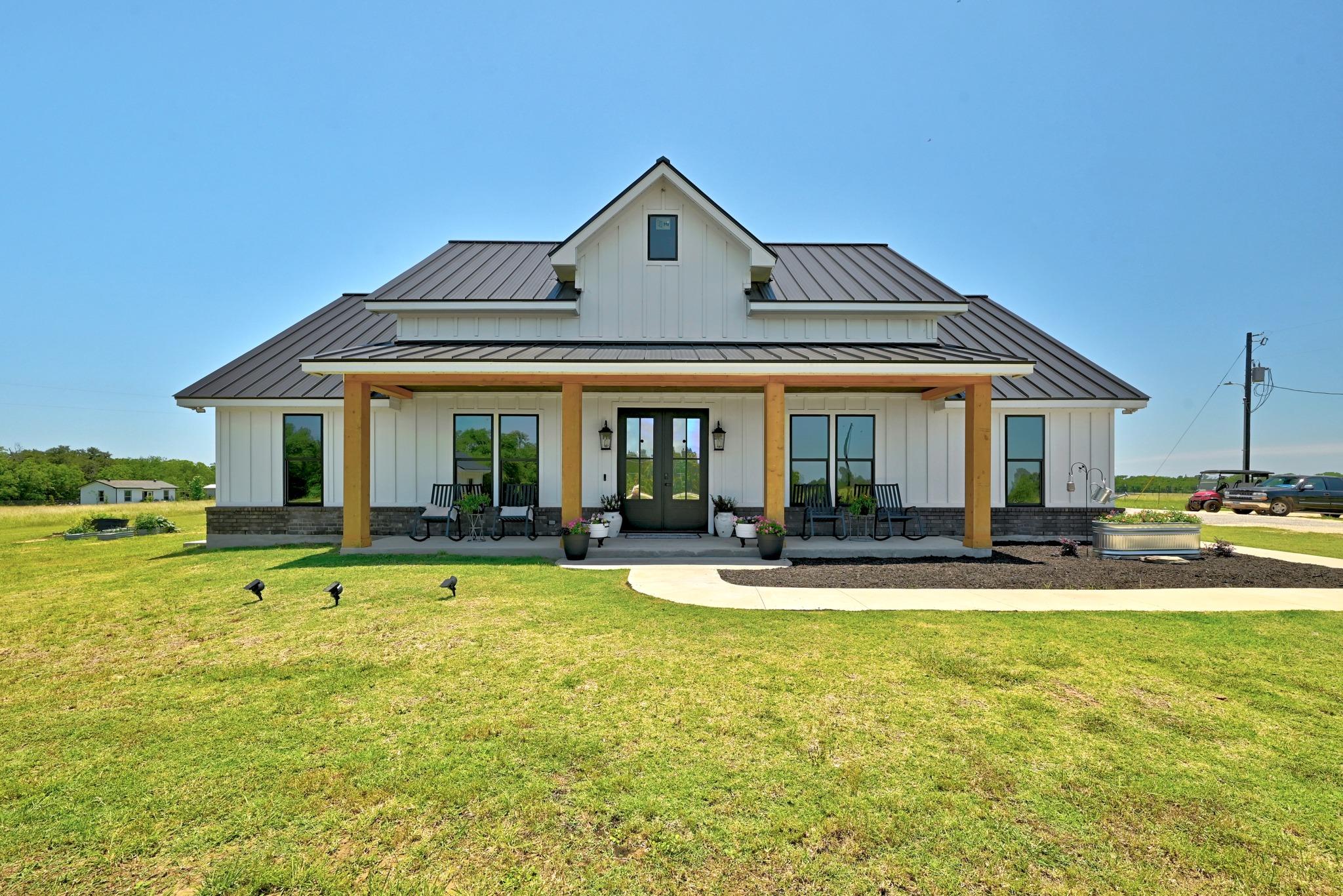 2889 Old McMahan Rd, Lockhart, TX 78644