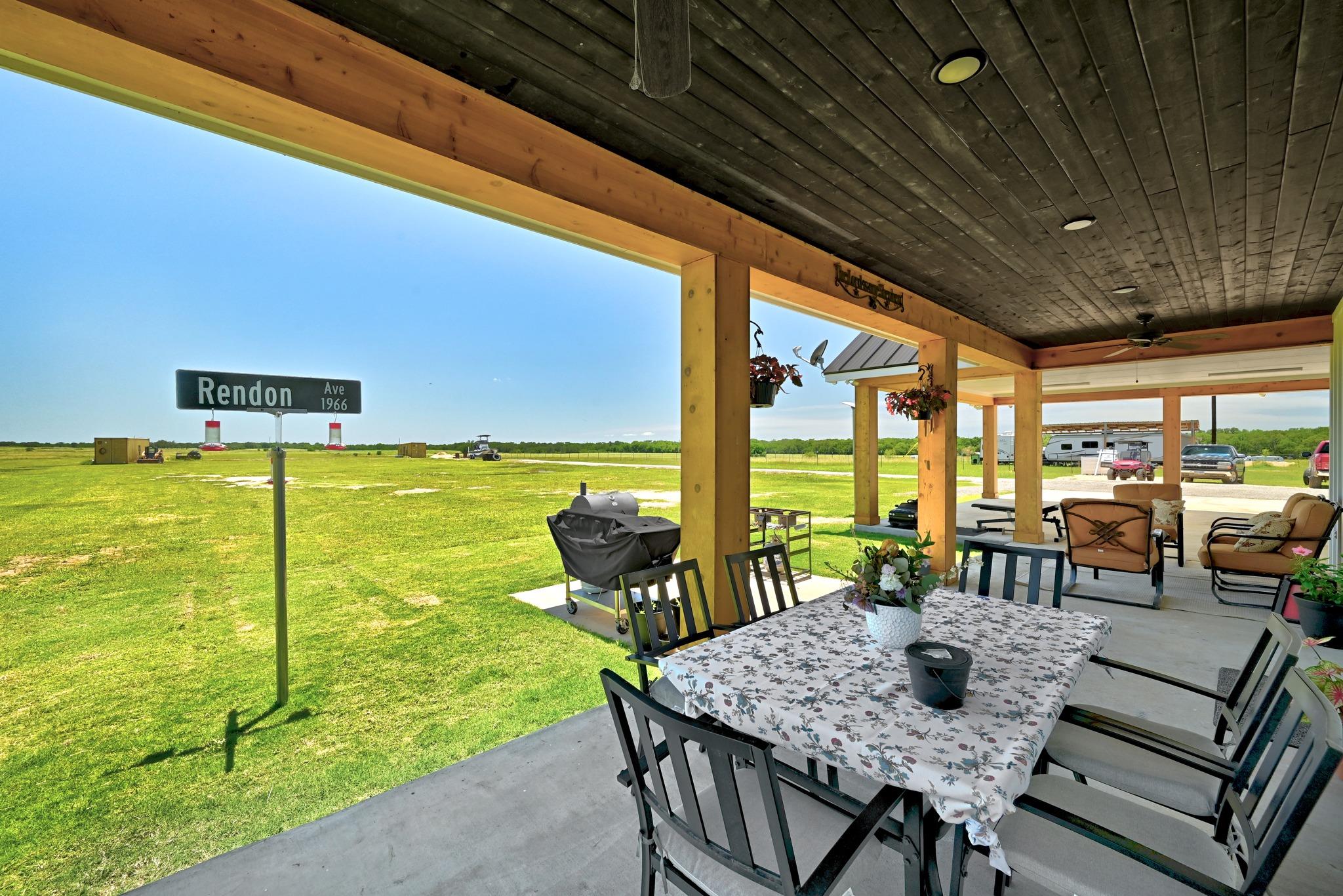 2889 Old McMahan Rd, Lockhart, TX 78644