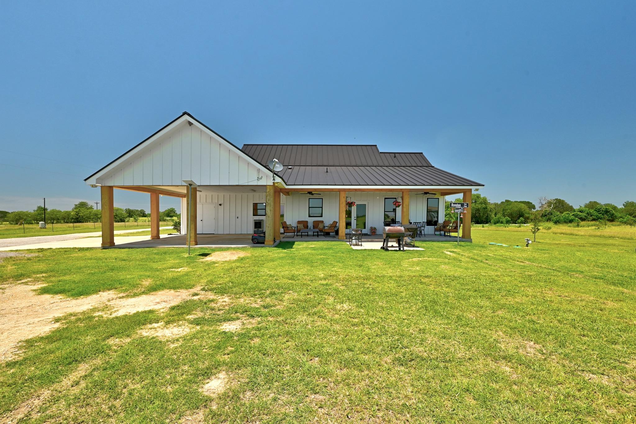 2889 Old McMahan Rd, Lockhart, TX 78644