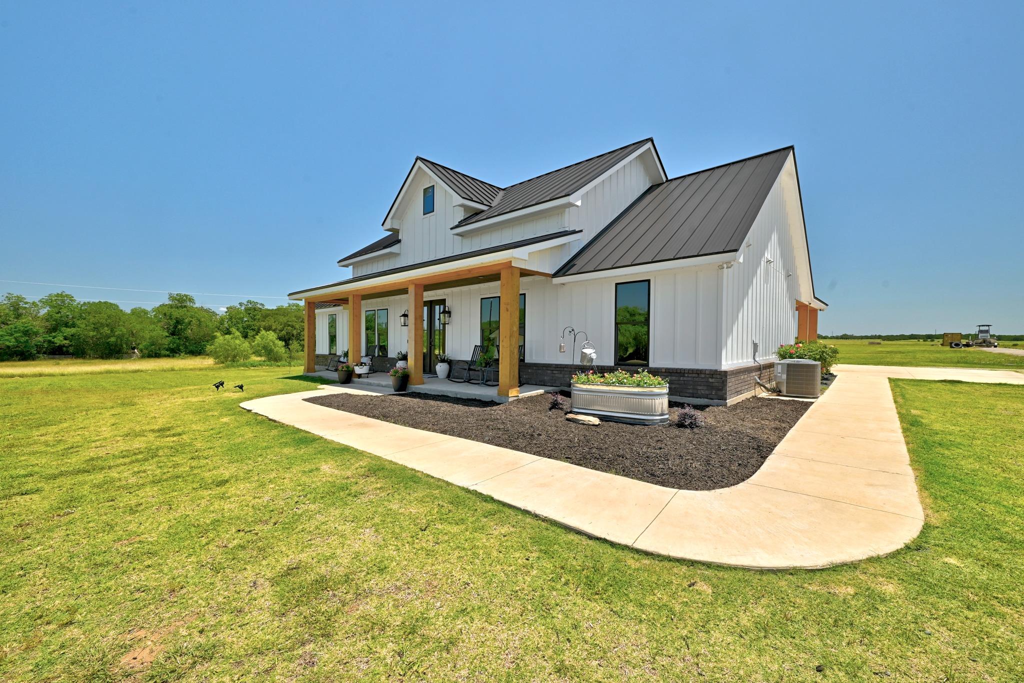 2889 Old McMahan Rd, Lockhart, TX 78644