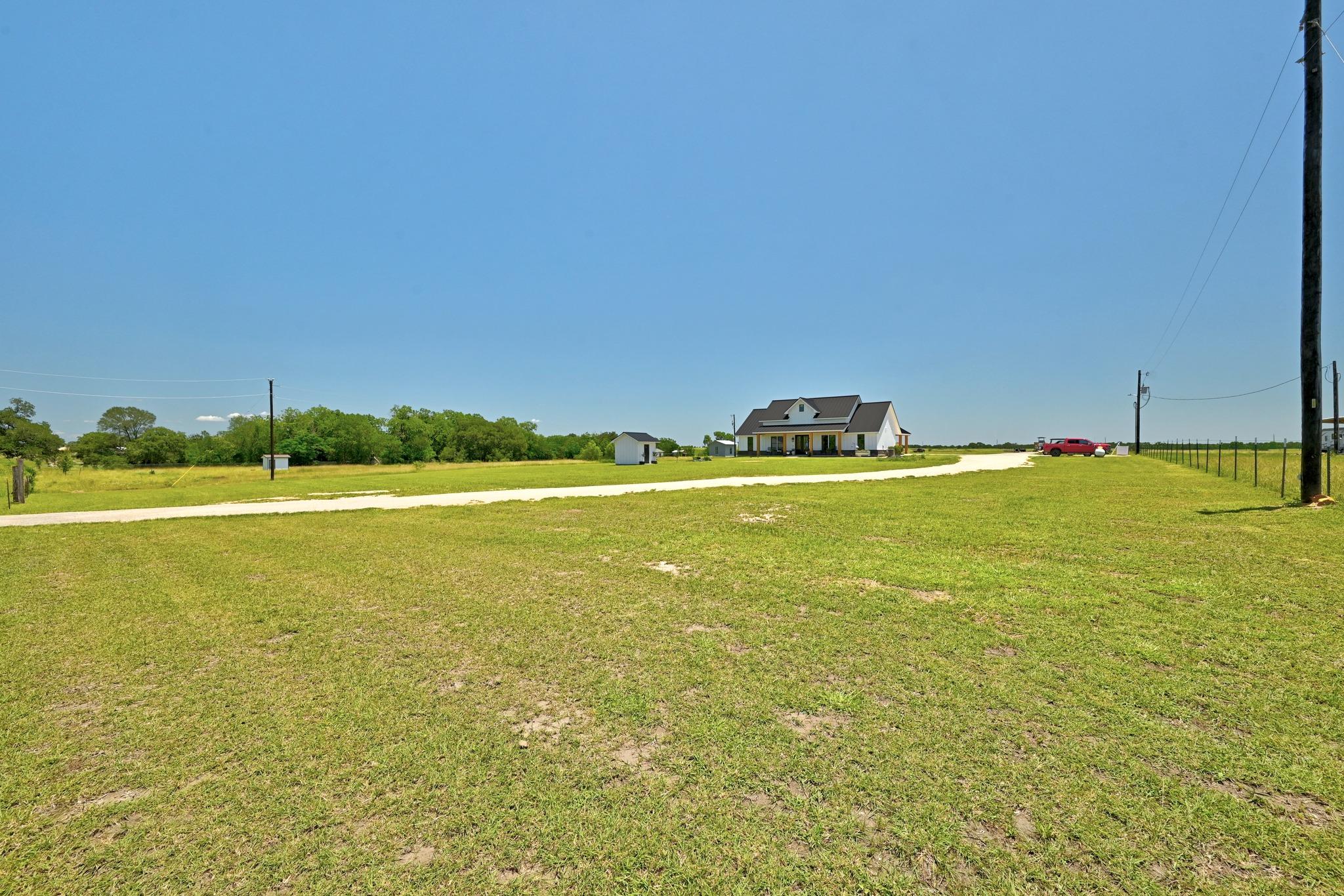 2889 Old McMahan Rd, Lockhart, TX 78644