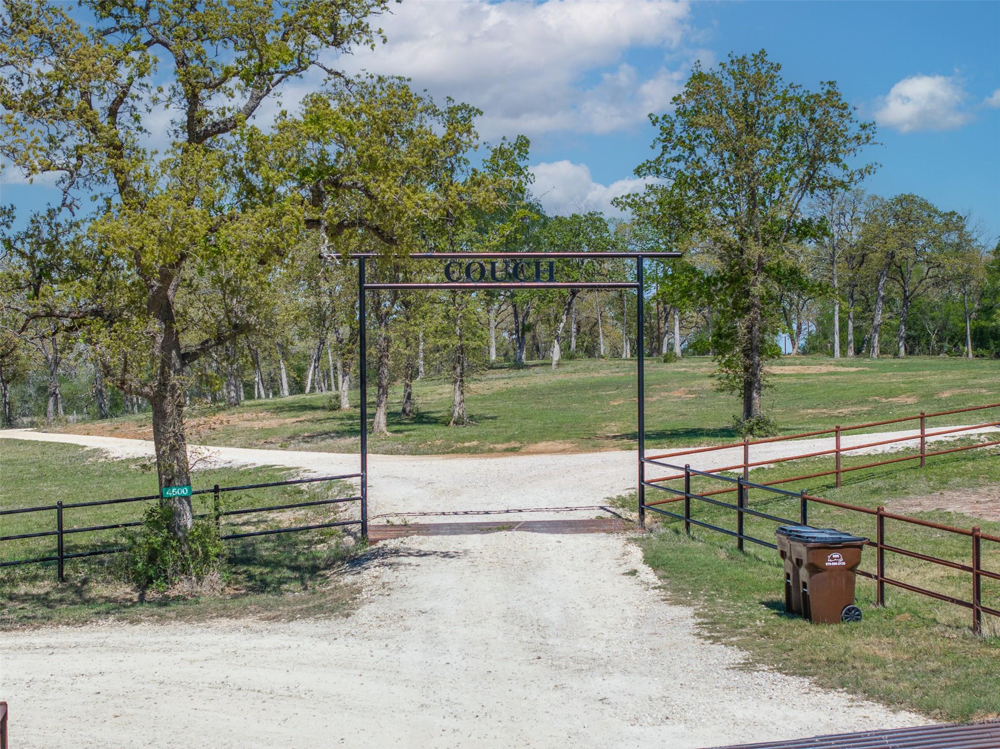 4500 Gibbs Ln, Caldwell, TX 77836