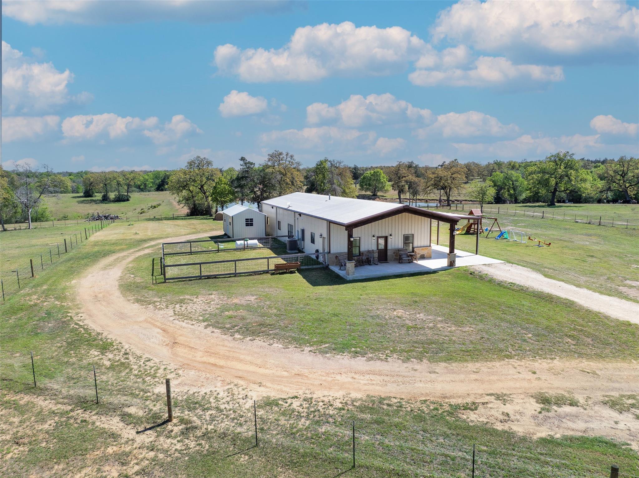 4500 Gibbs Ln, Caldwell, TX 77836