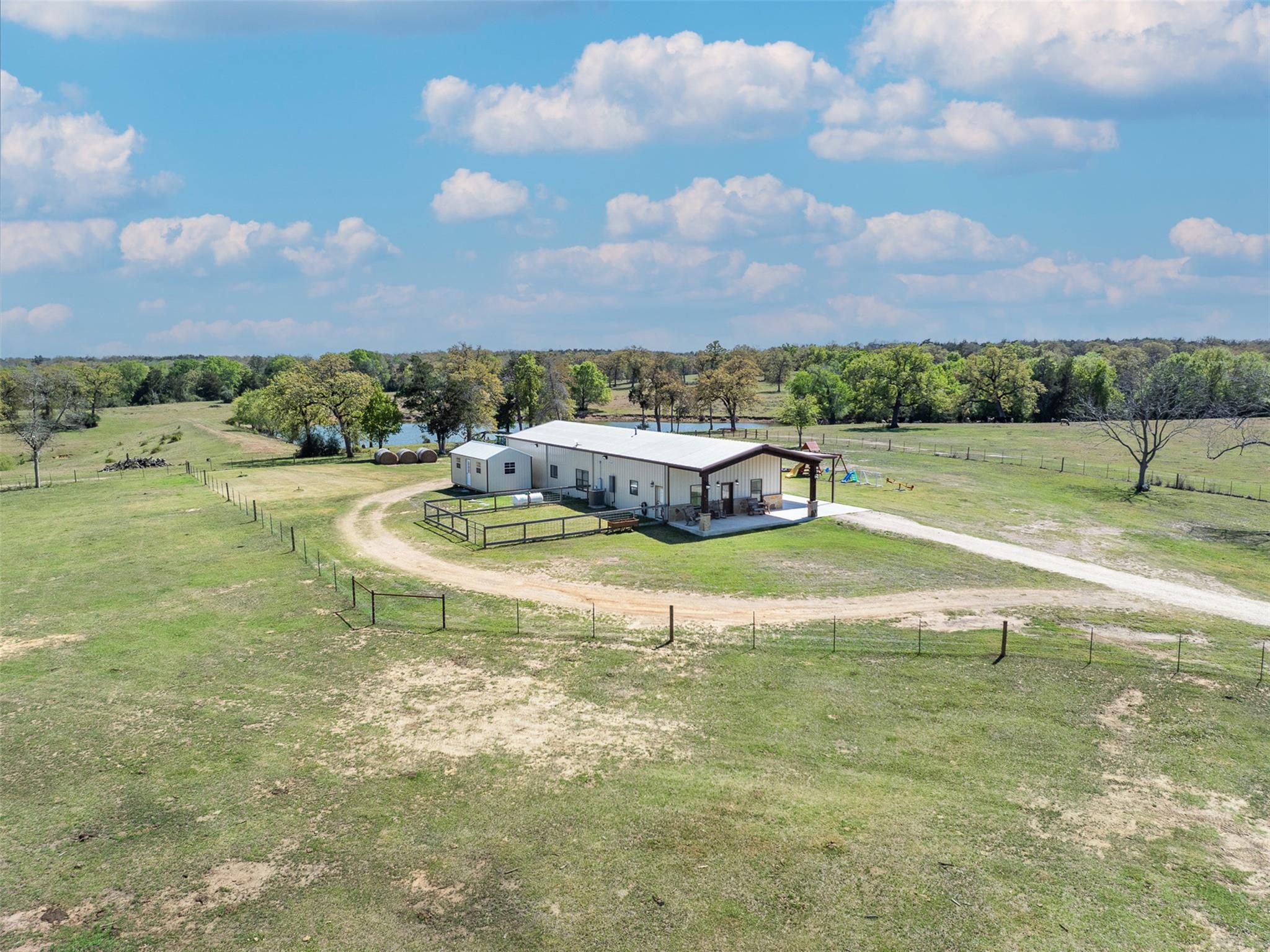 4500 Gibbs Ln, Caldwell, TX 77836
