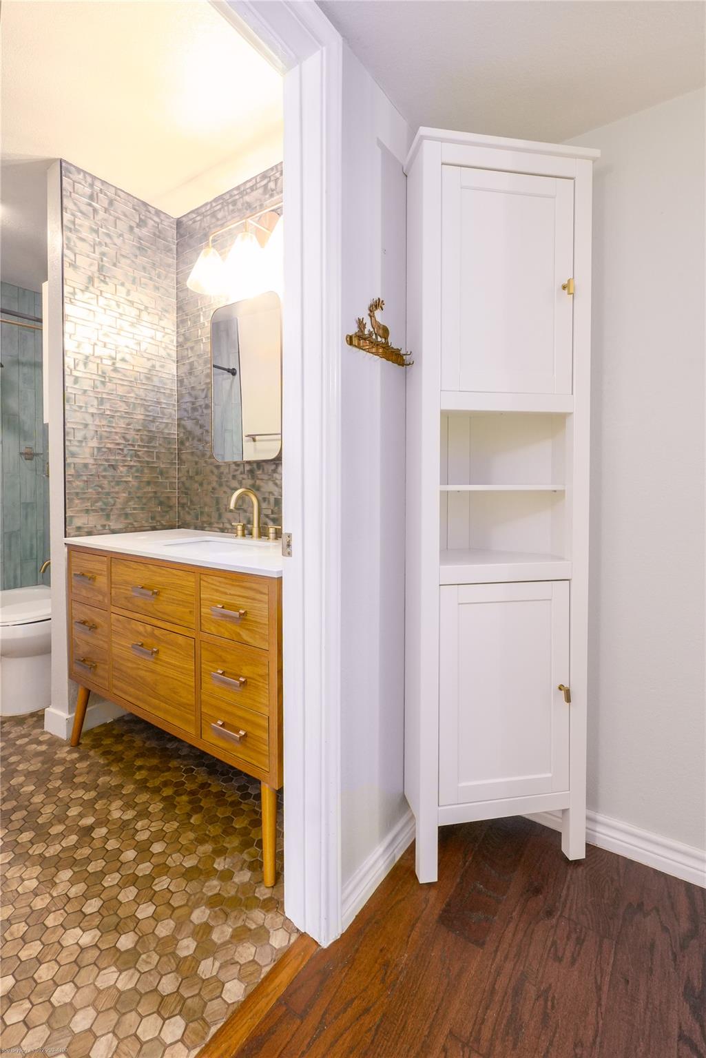 900 S Lamar Blvd # 207, Austin, TX 78704