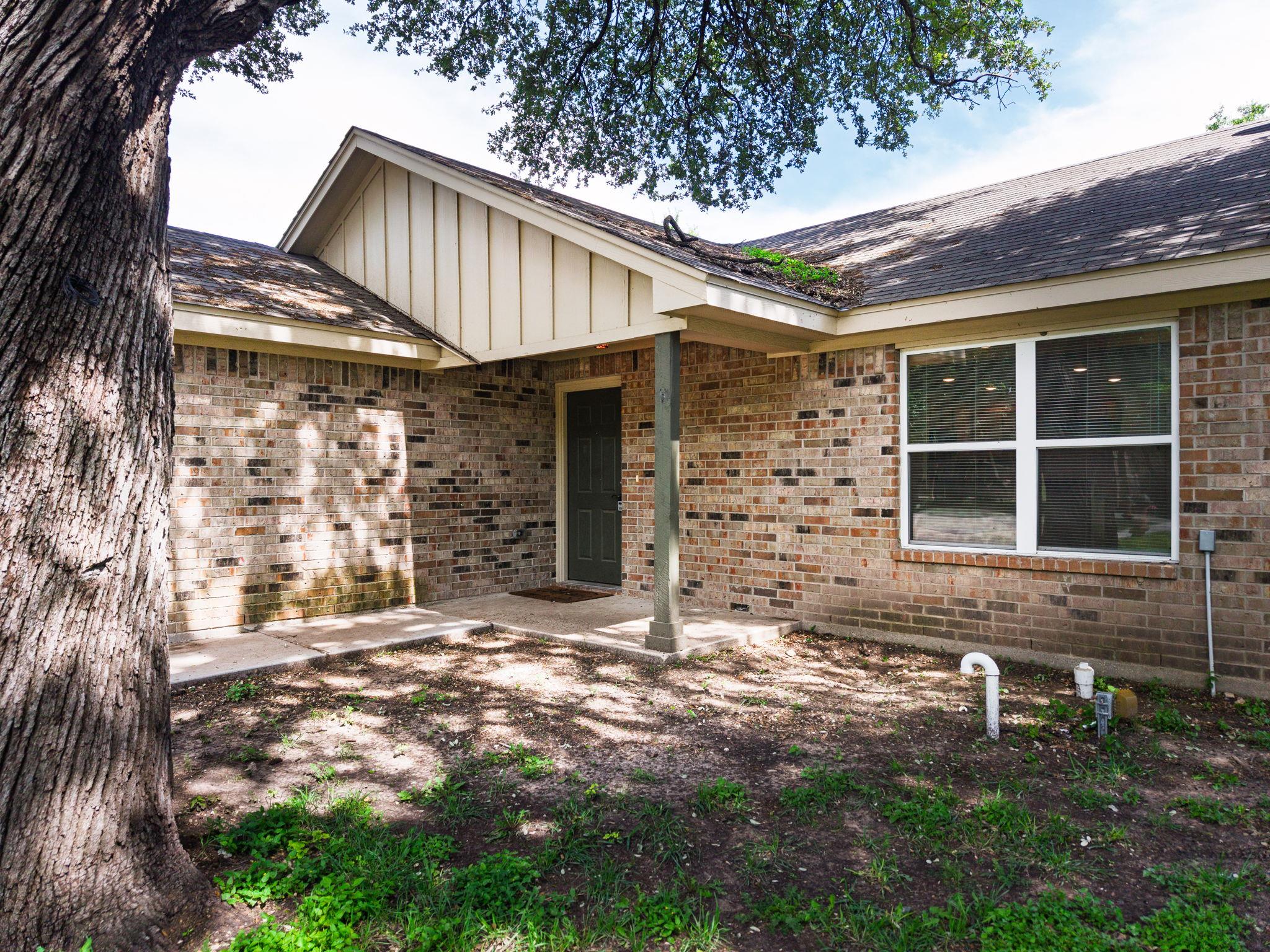 908 E Avenue B, Lampasas, TX 76550