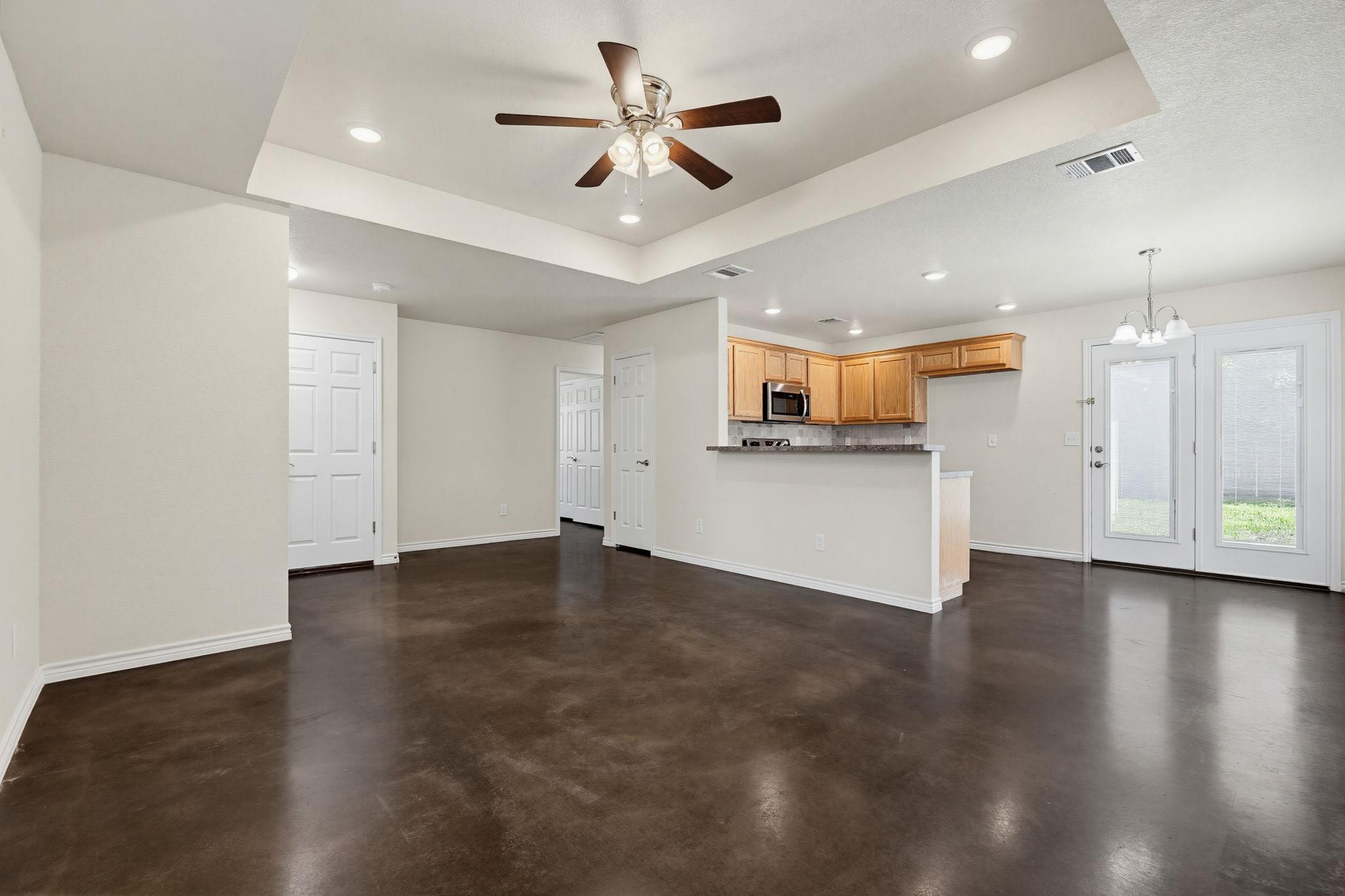 908 E Avenue B, Lampasas, TX 76550