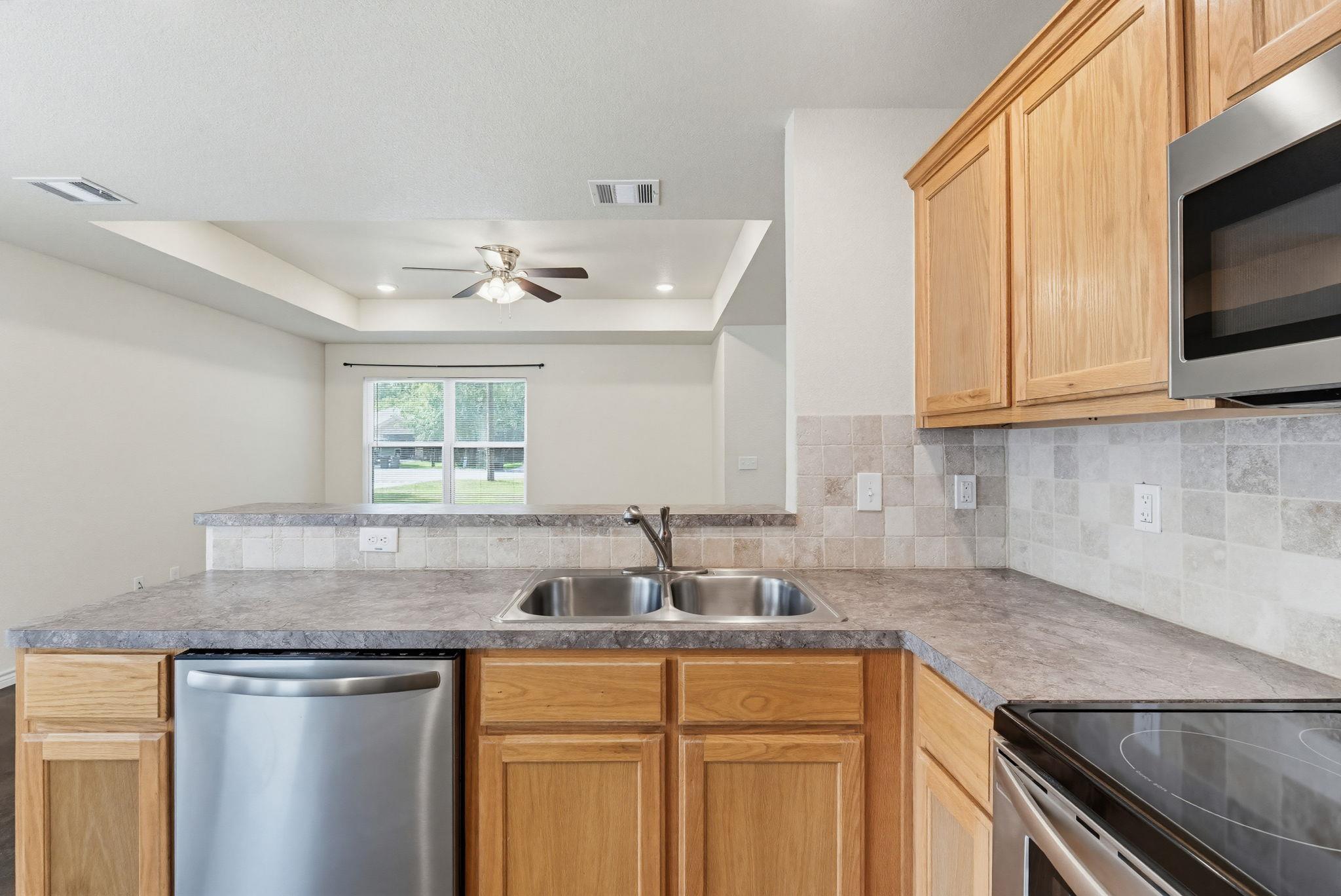 908 E Avenue B, Lampasas, TX 76550
