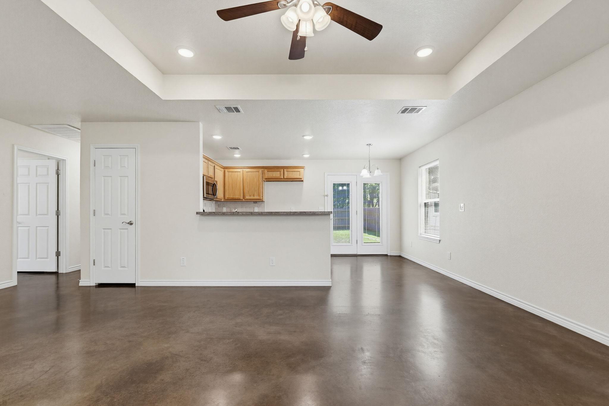 908 E Avenue B, Lampasas, TX 76550
