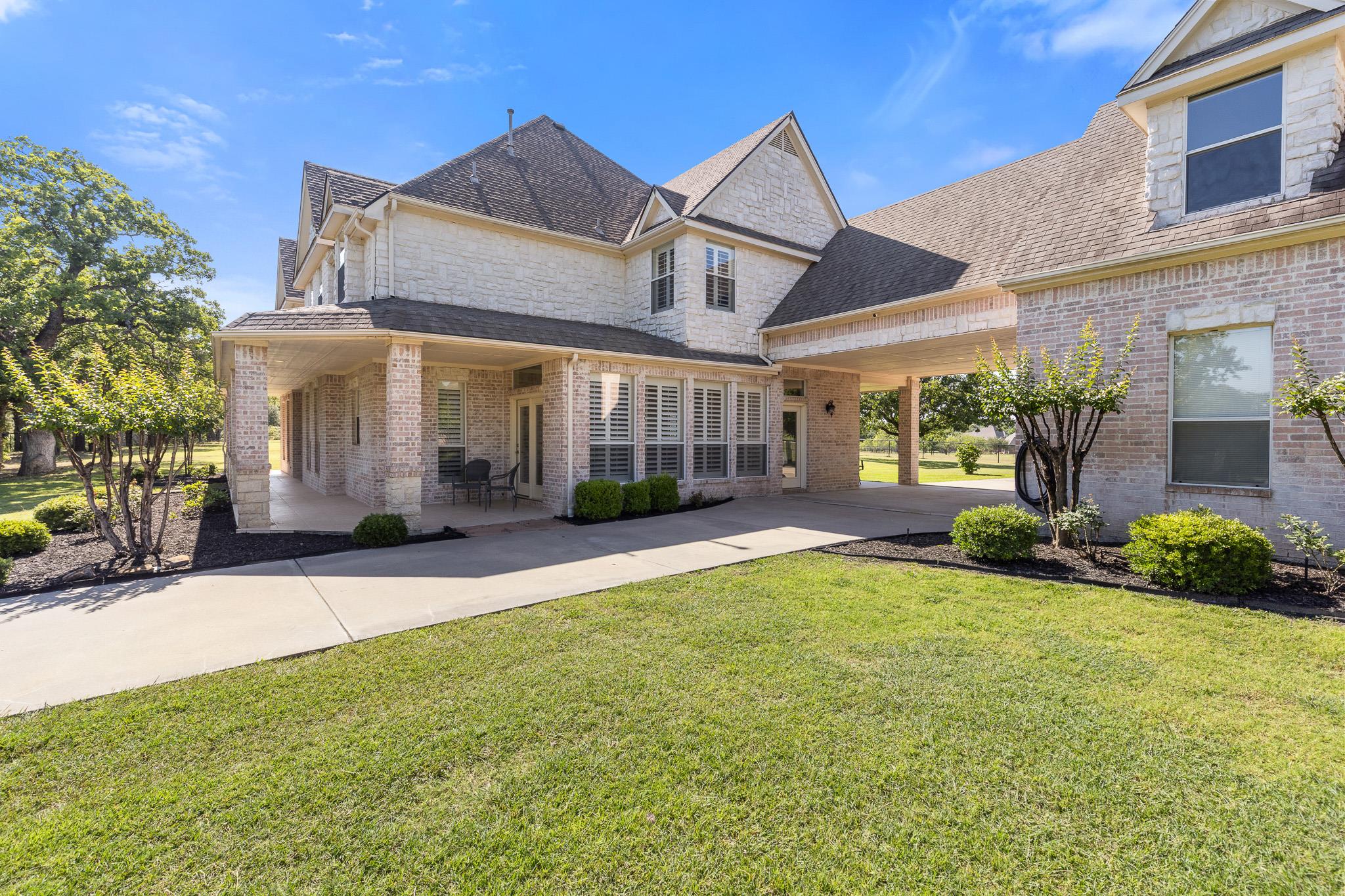 259 King Ranch Ct, Fort Worth, TX 76108