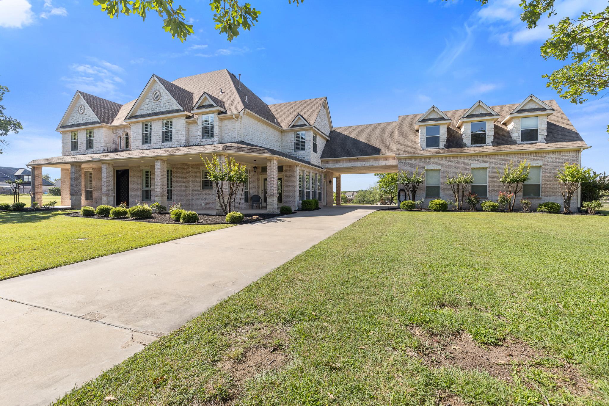 259 King Ranch Ct, Fort Worth, TX 76108