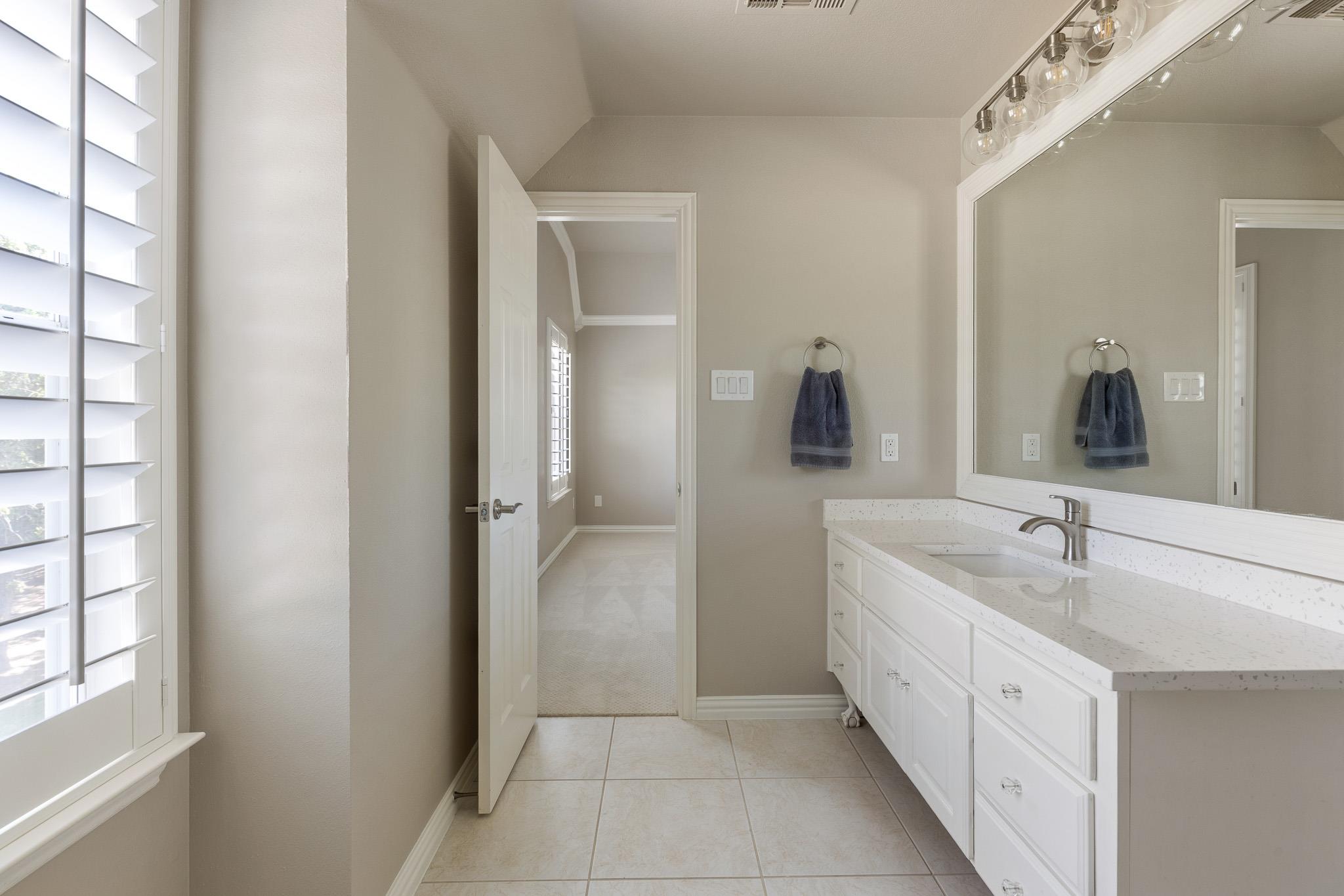 259 King Ranch Ct, Fort Worth, TX 76108