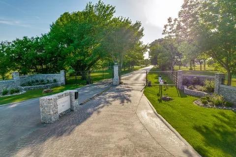 259 King Ranch Ct, Fort Worth, TX 76108
