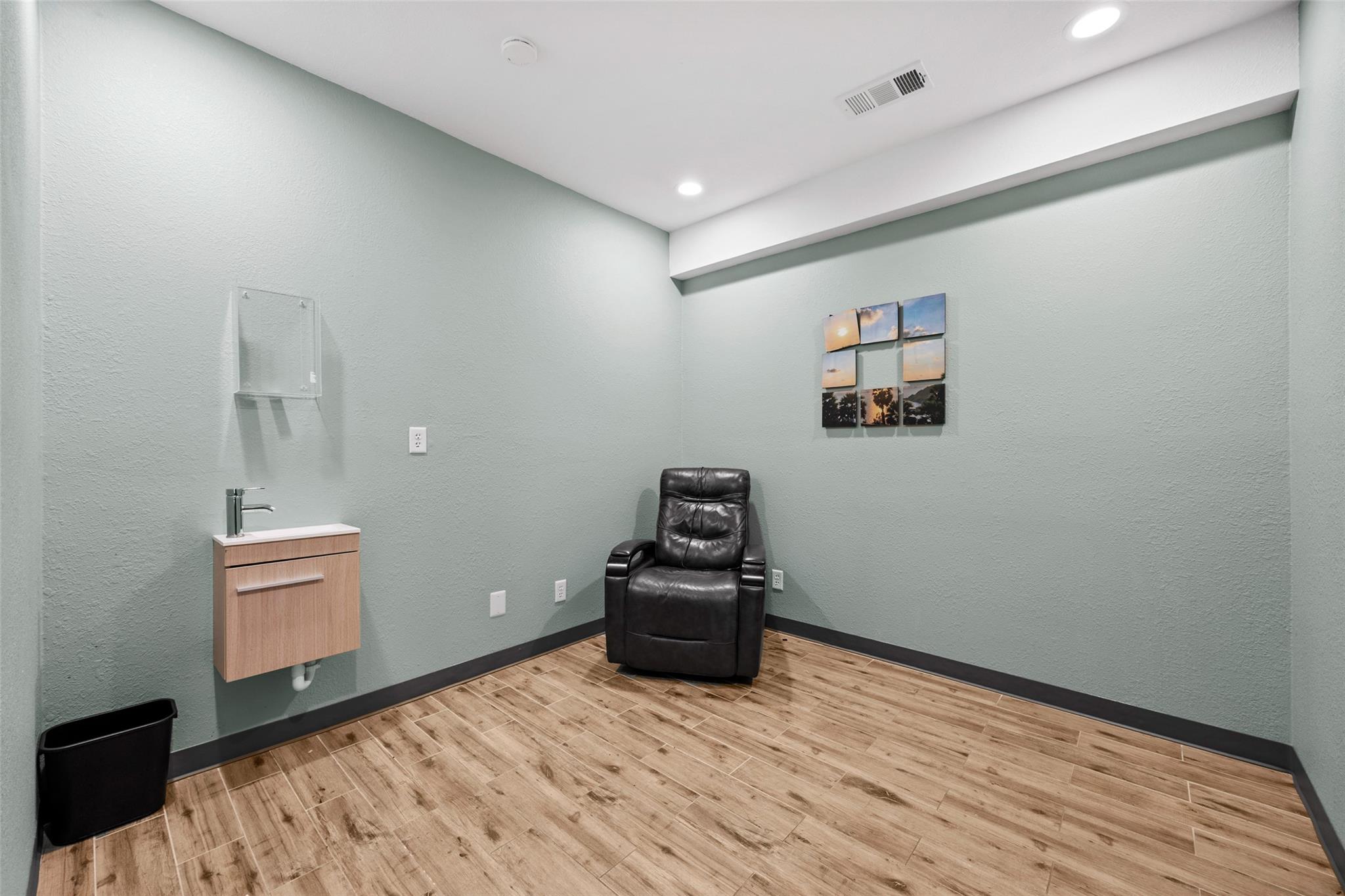 320 W William Cannon Dr, Austin, TX 78745