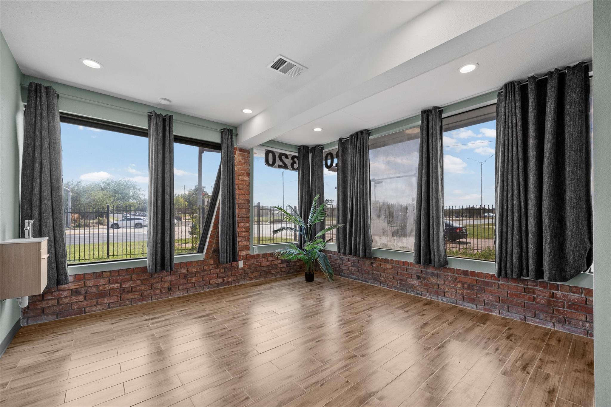 320 W William Cannon Dr, Austin, TX 78745