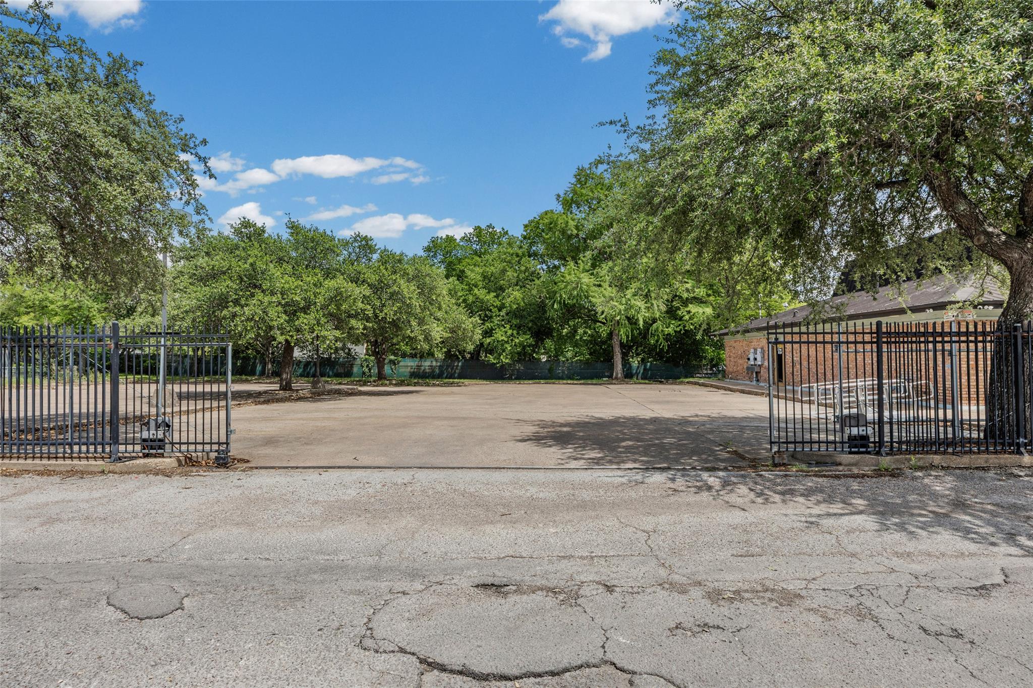 320 W William Cannon Dr, Austin, TX 78745