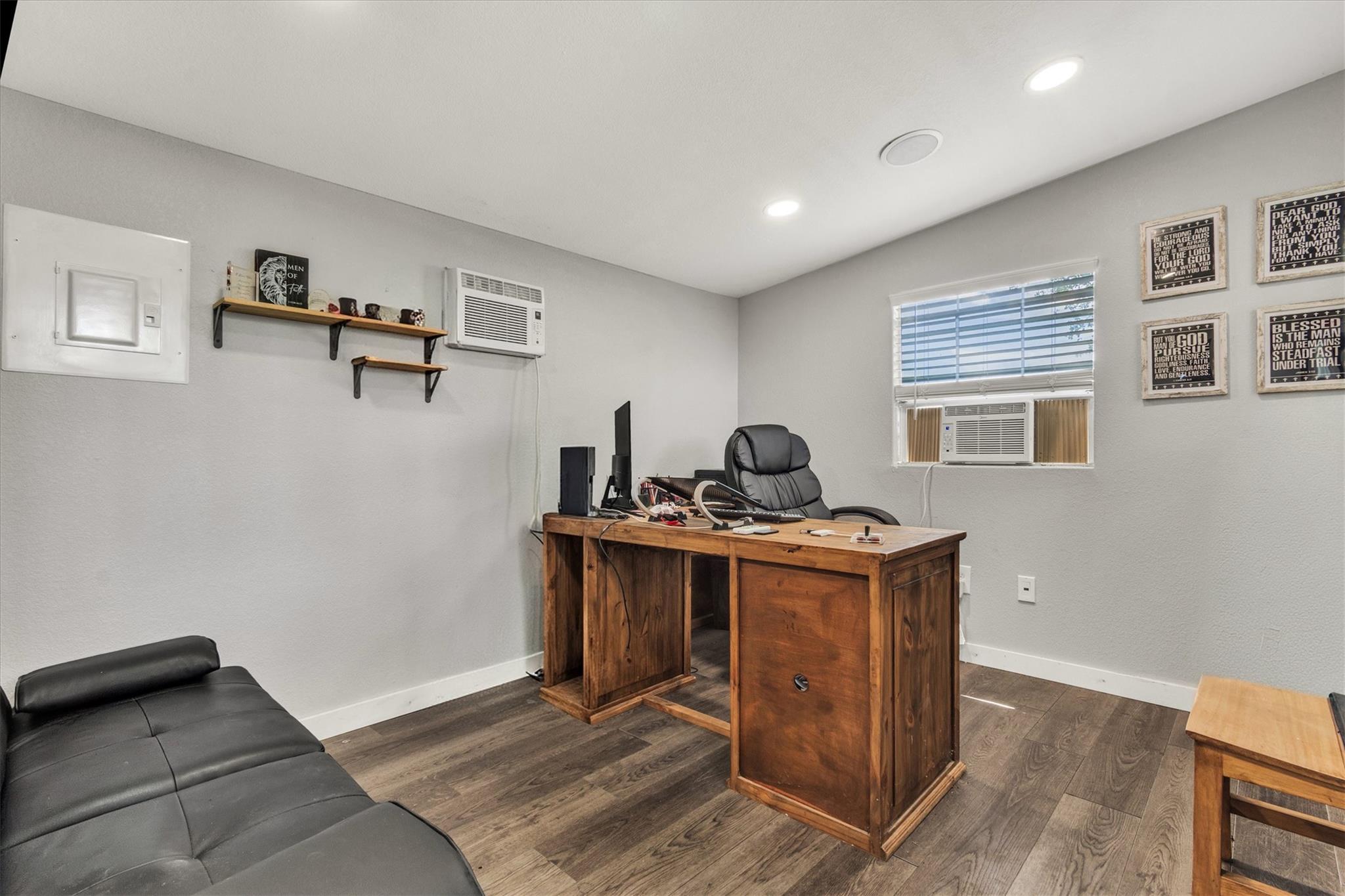 208 Cailin Ct, Burnet, TX 78611
