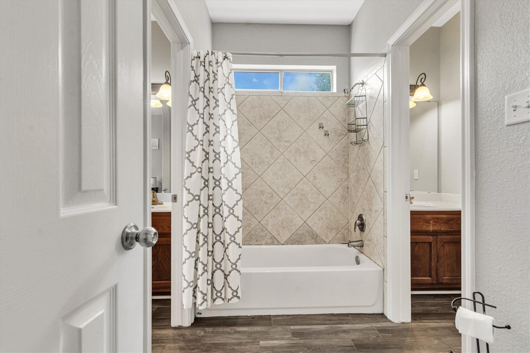 208 Cailin Ct, Burnet, TX 78611