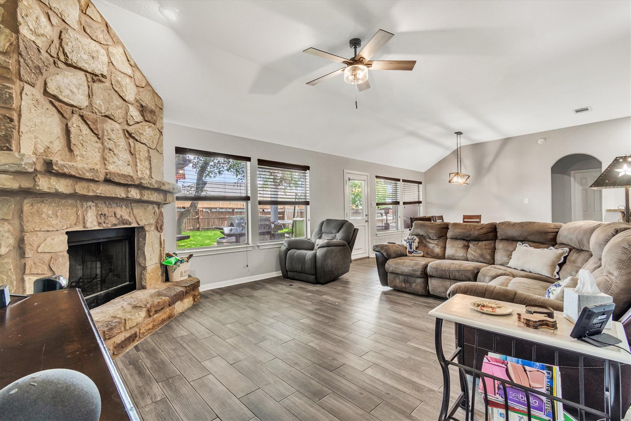 208 Cailin Ct, Burnet, TX 78611