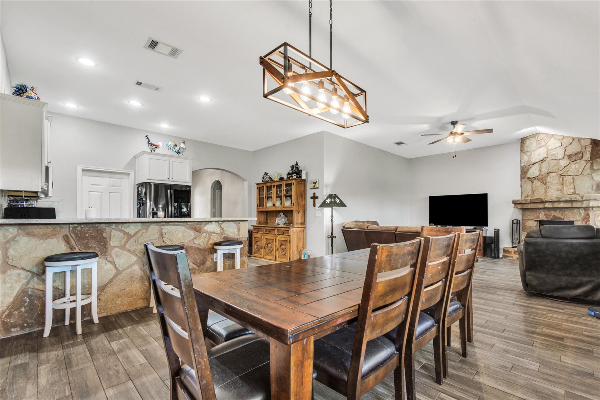 208 Cailin Ct, Burnet, TX 78611