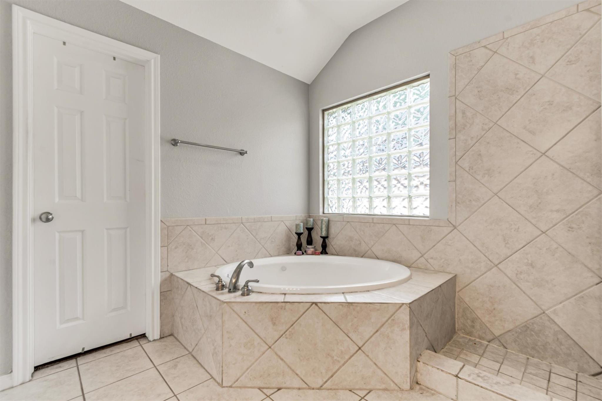 208 Cailin Ct, Burnet, TX 78611
