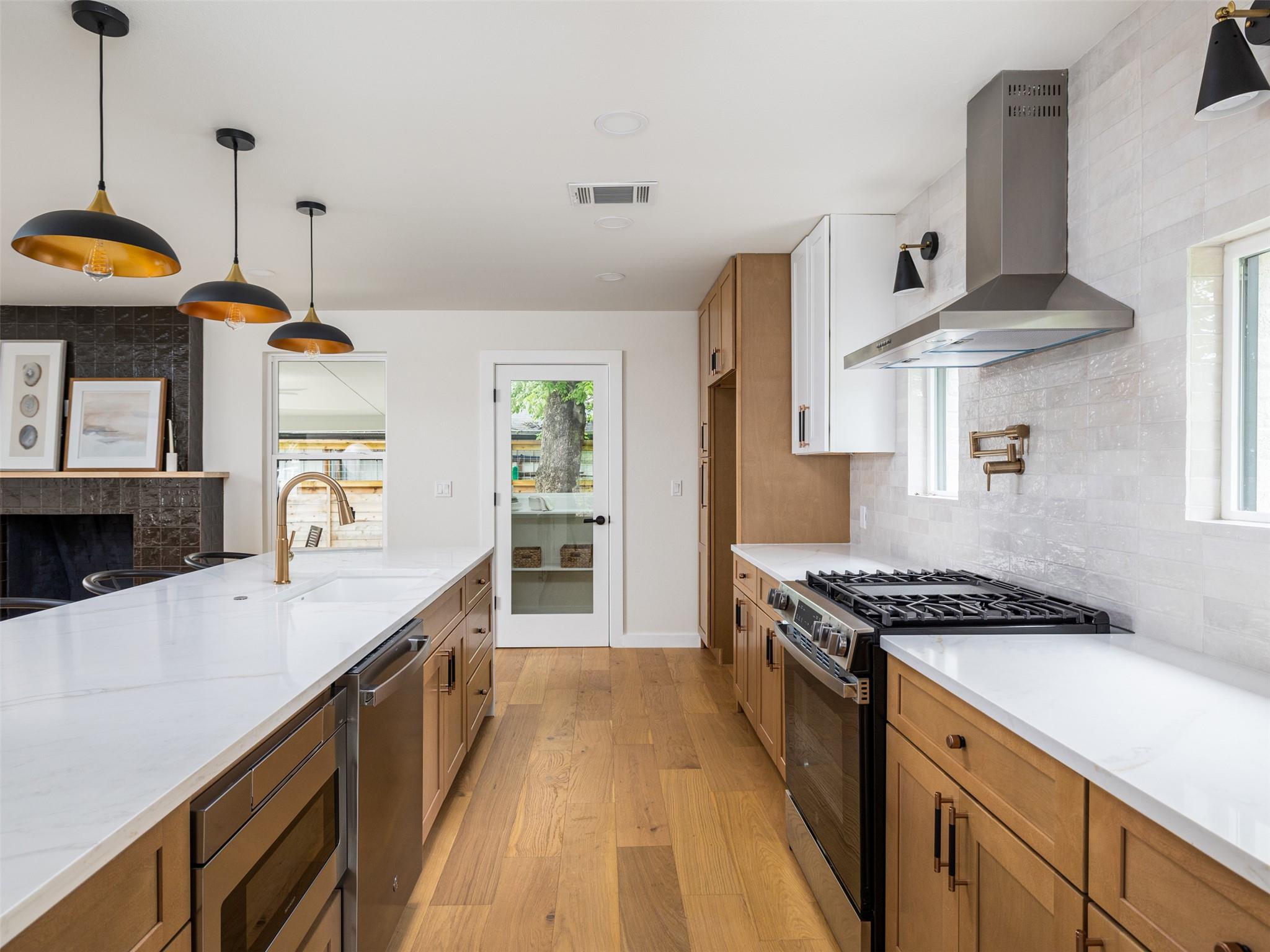 6905 N Creighton Ln, Austin, TX 78723