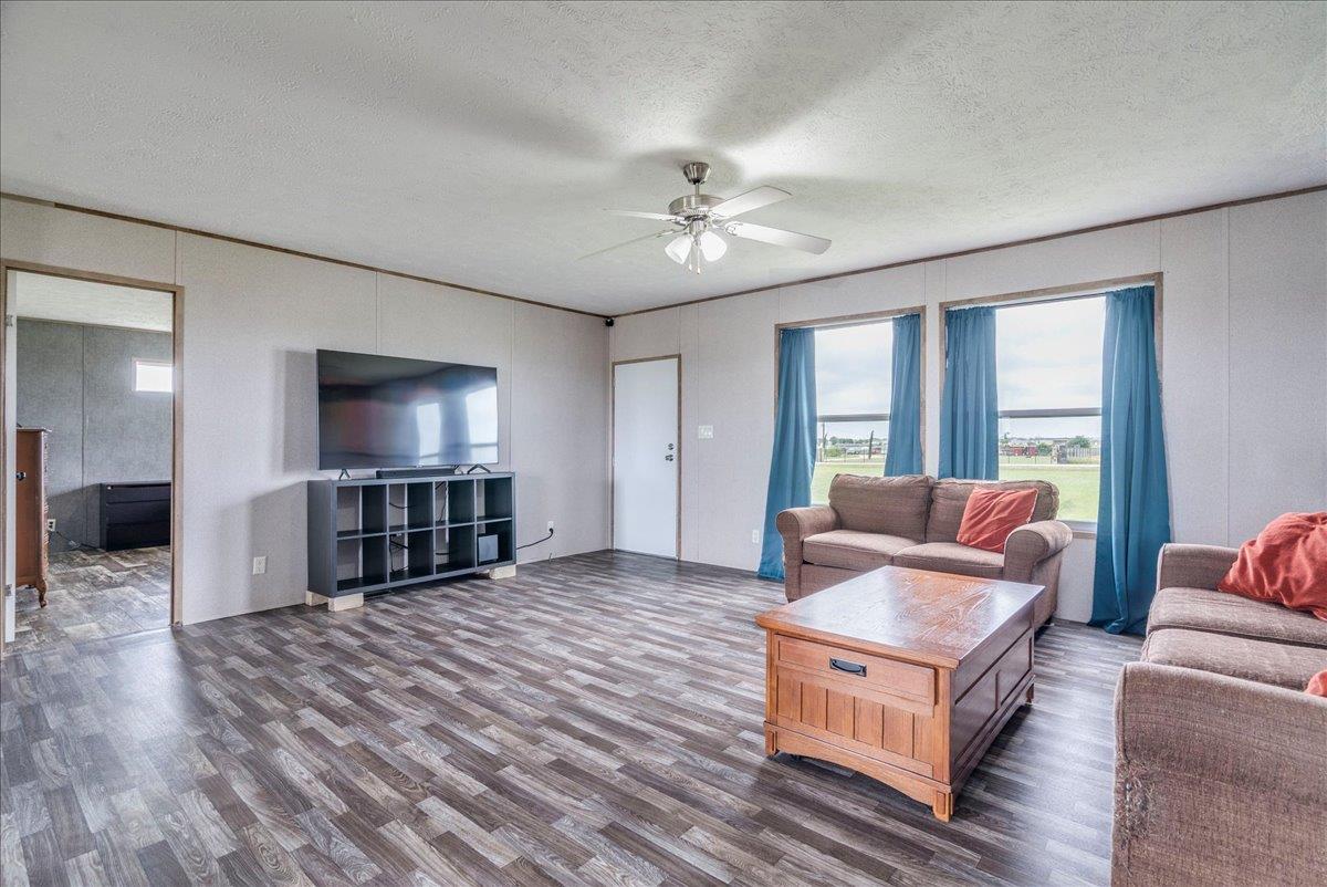 125 Sun View Rd, Bertram, TX 78605