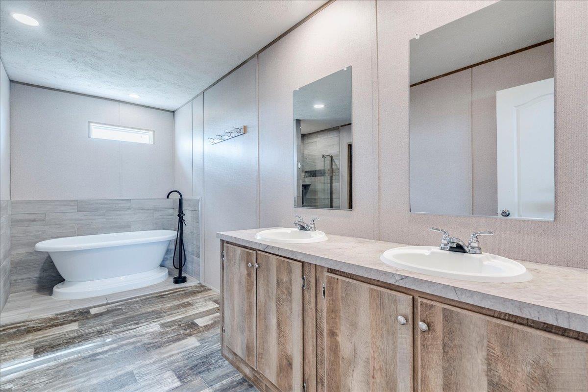 125 Sun View Rd, Bertram, TX 78605