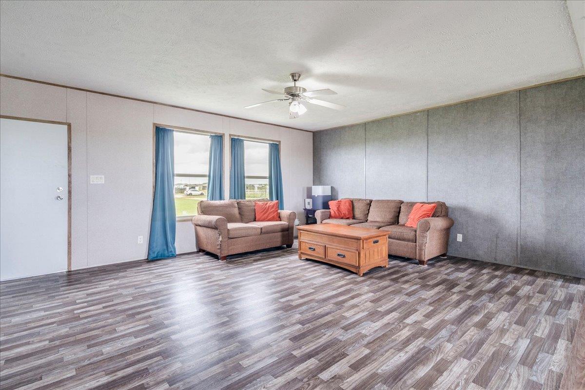 125 Sun View Rd, Bertram, TX 78605