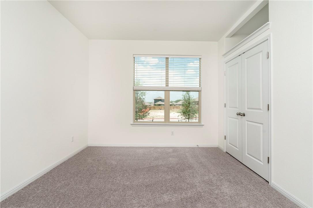220 Tanda Ln, Hutto, TX 78634
