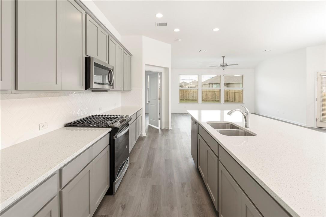 220 Tanda Ln, Hutto, TX 78634