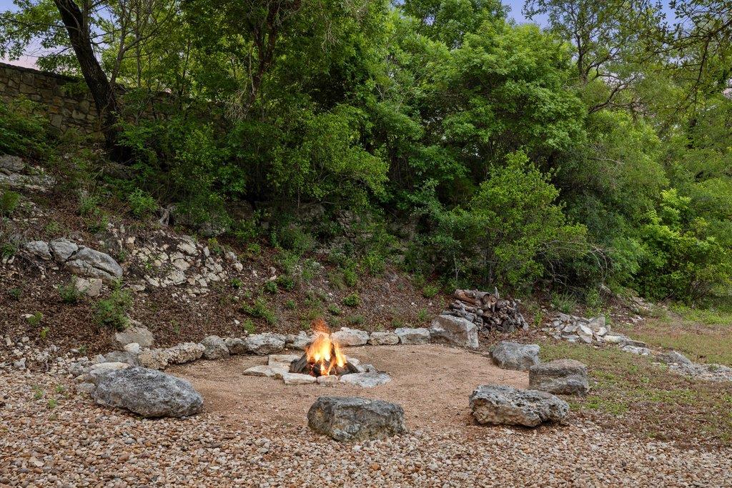 2560 Bell Springs Rd, Dripping Springs, TX 78620