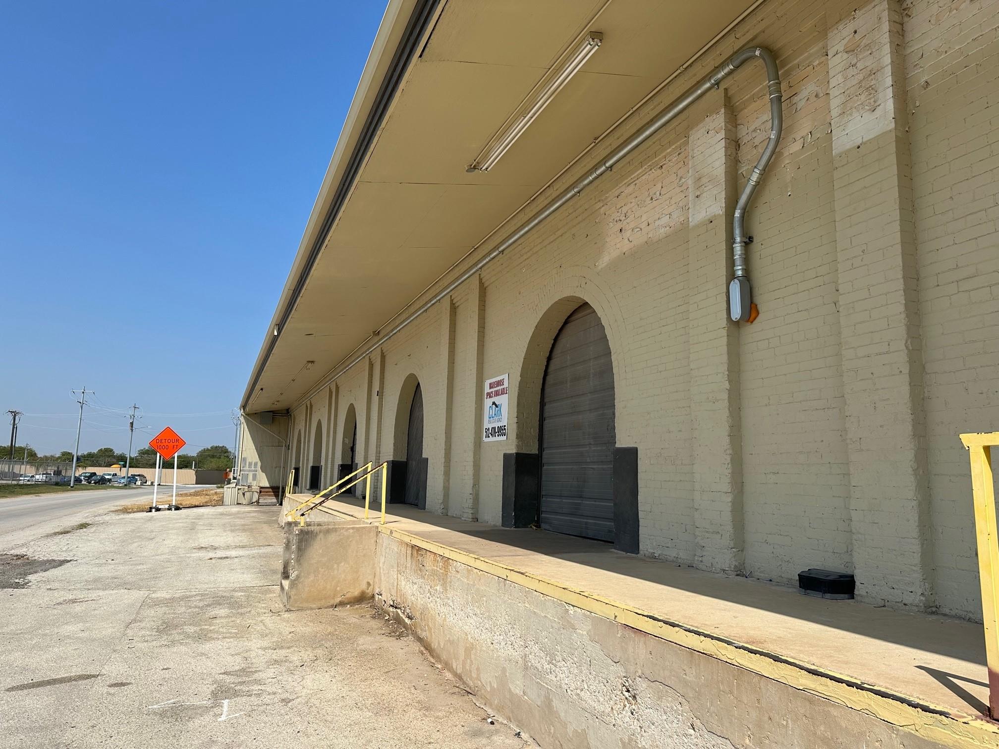 200 W New Braunfels St, Seguin, TX 78155