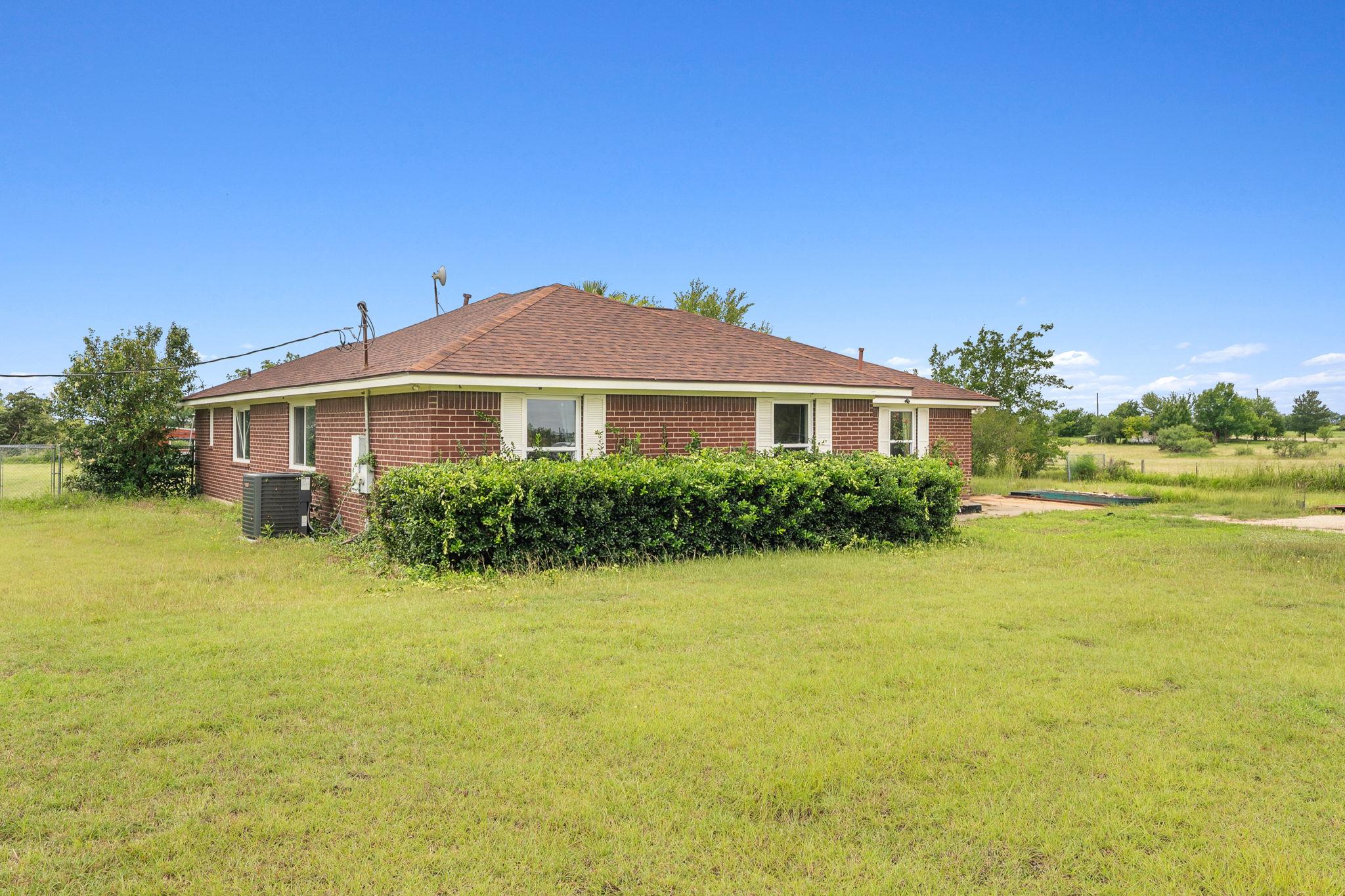 2050 County Road 129, Taylor, TX 76574