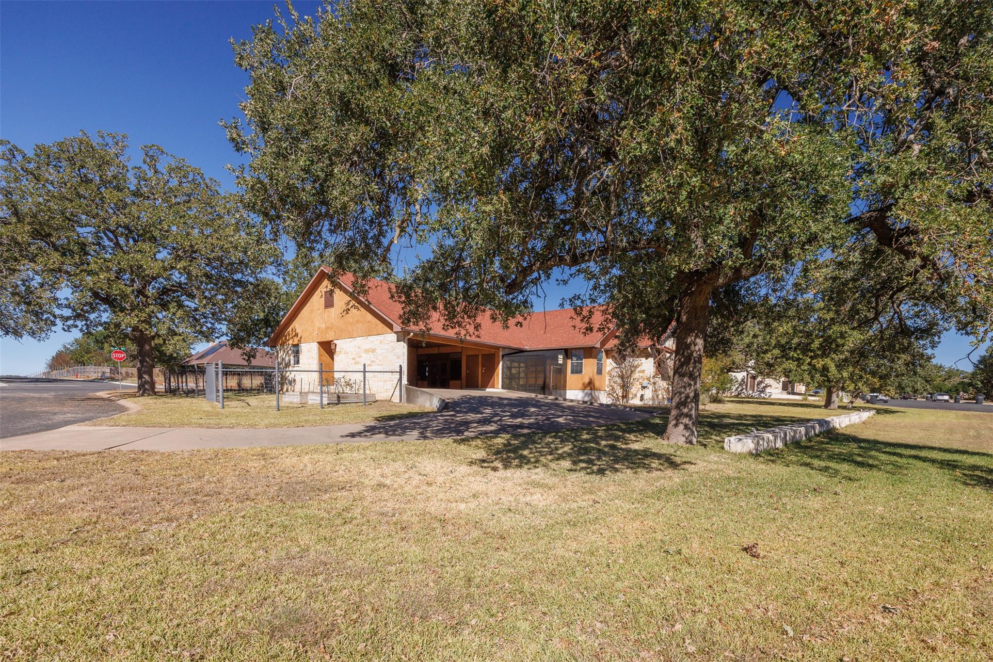 1200 Doe Run Holw, Fredericksburg, TX 78624