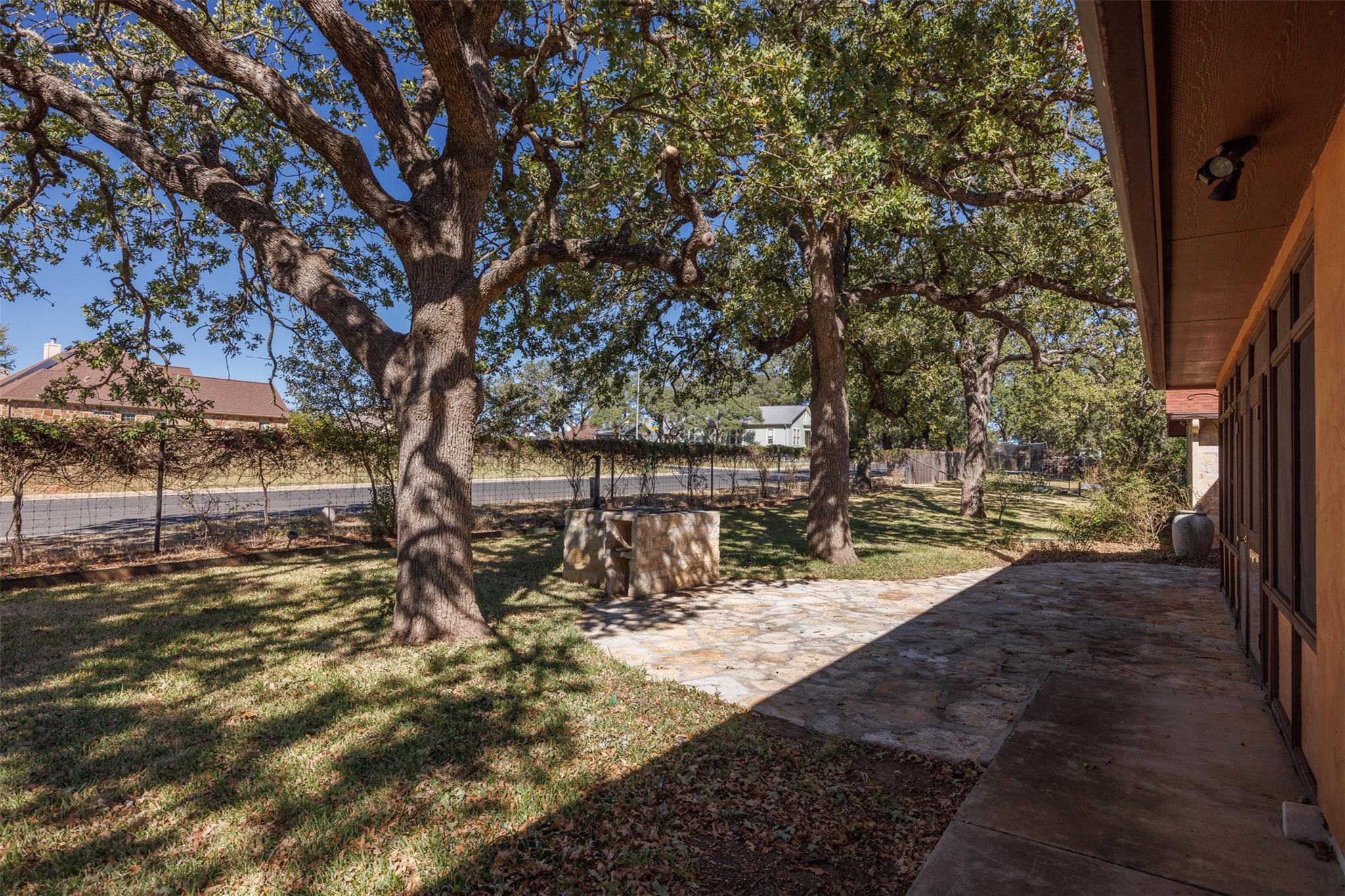 1200 Doe Run Holw, Fredericksburg, TX 78624