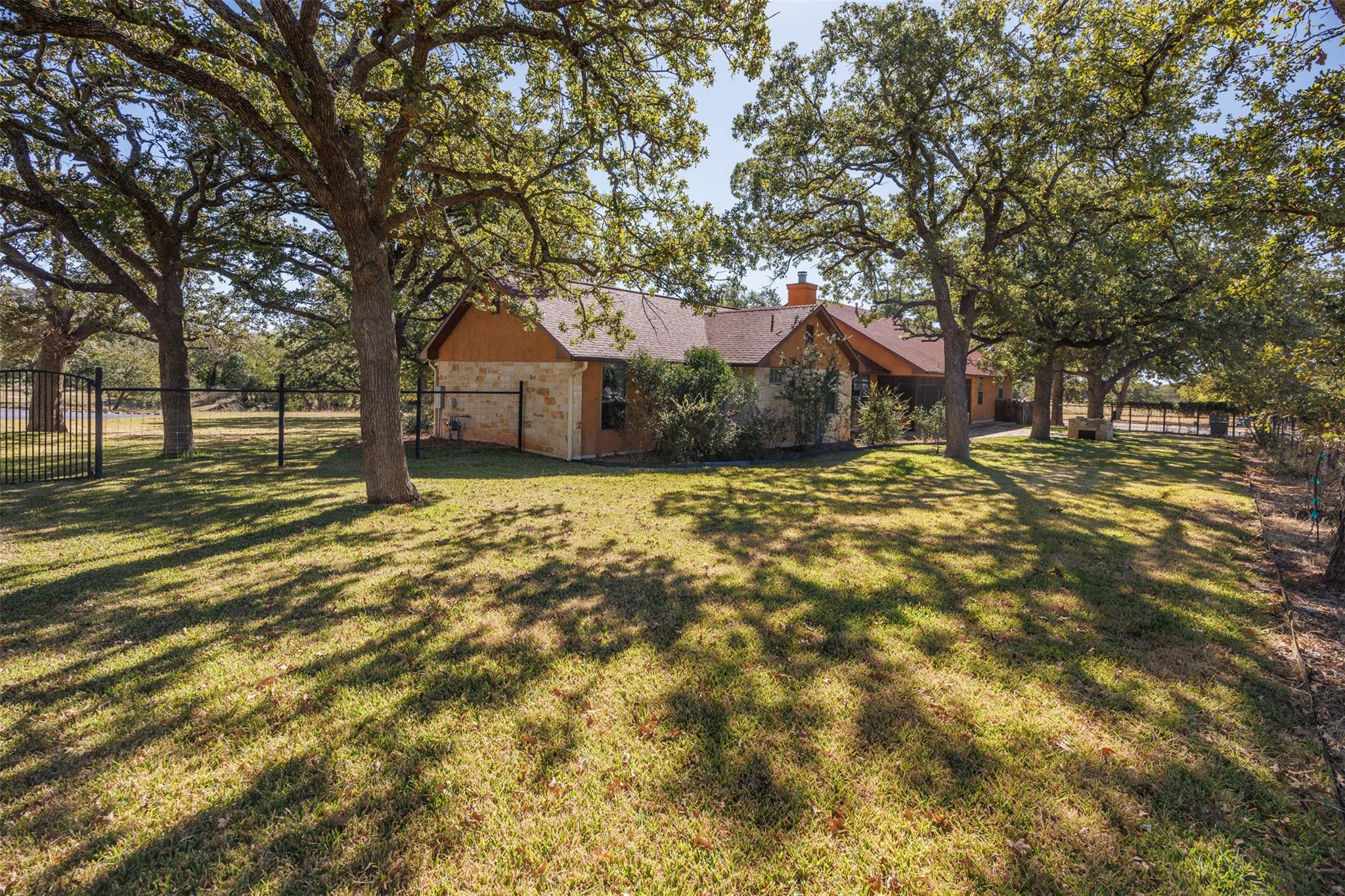 1200 Doe Run Holw, Fredericksburg, TX 78624