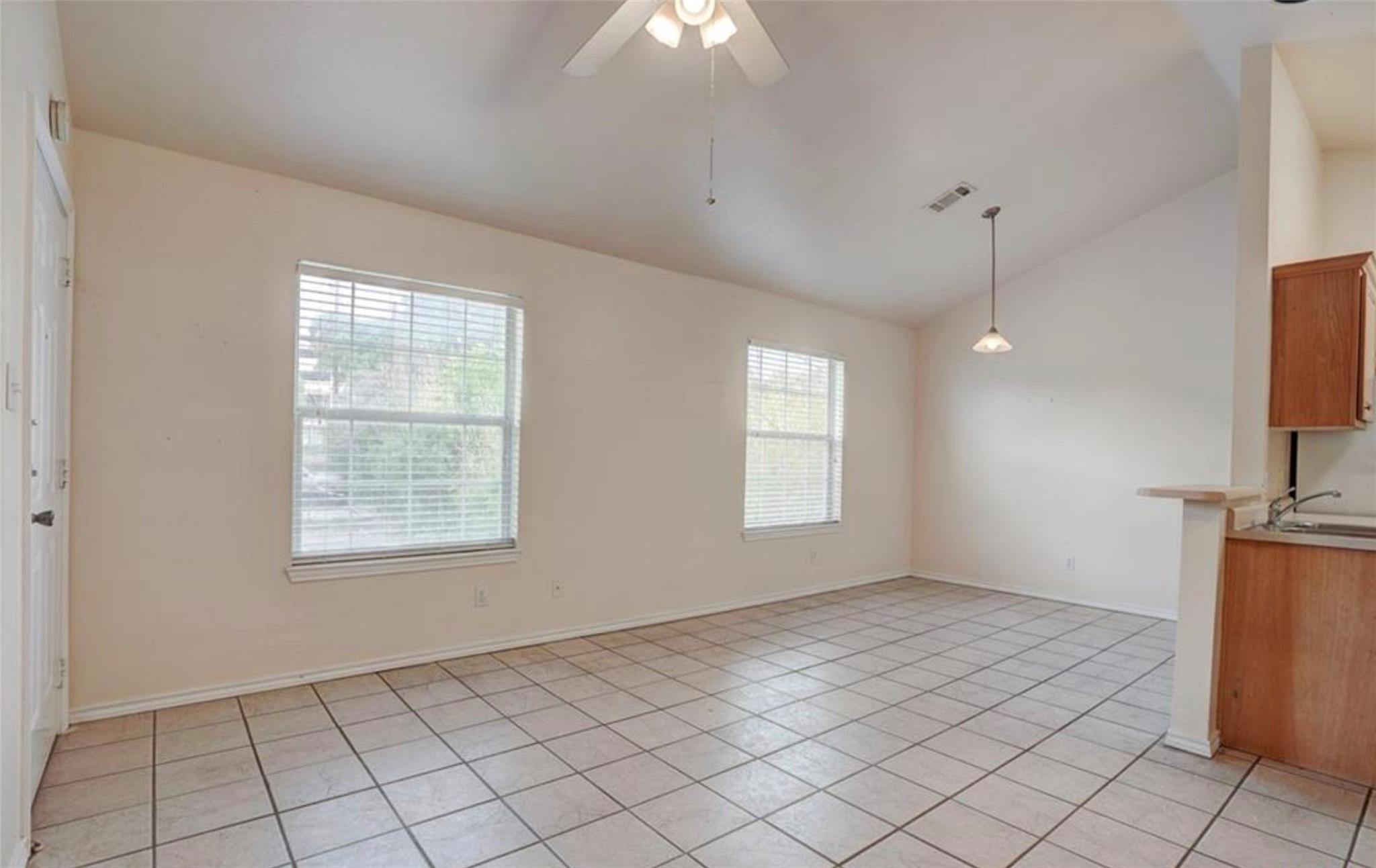 427 Lindsey St # 111, San Marcos, TX 78666