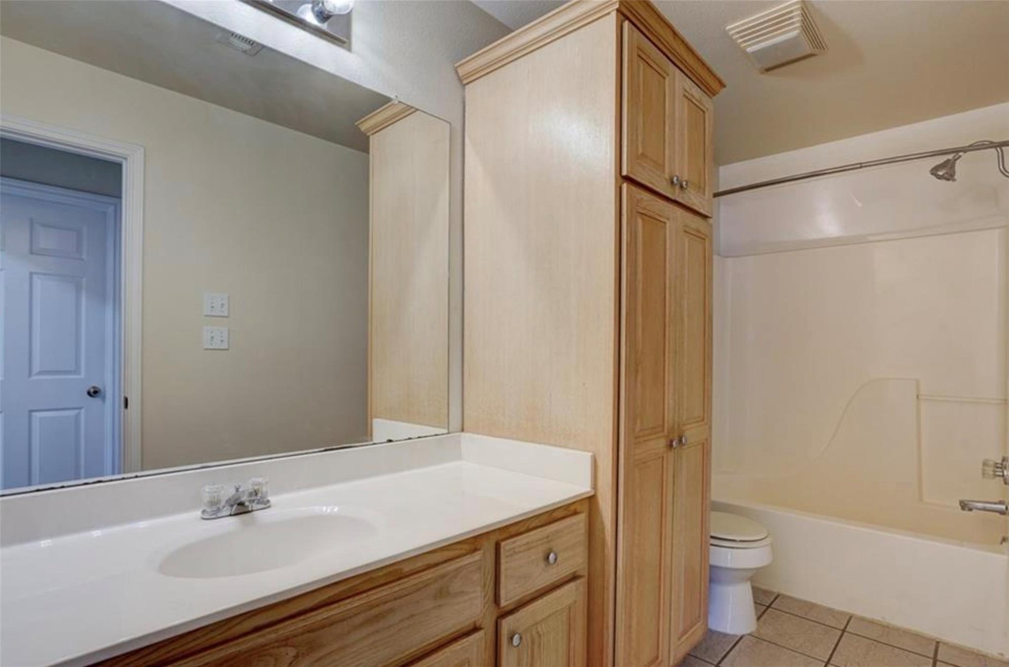 427 Lindsey St # 111, San Marcos, TX 78666