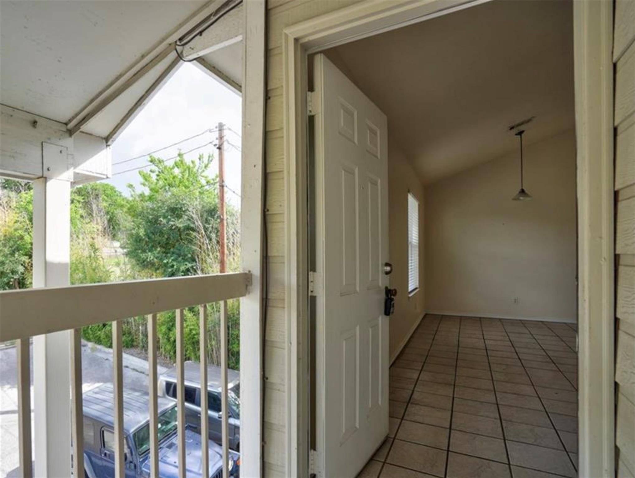 427 Lindsey St # 111, San Marcos, TX 78666