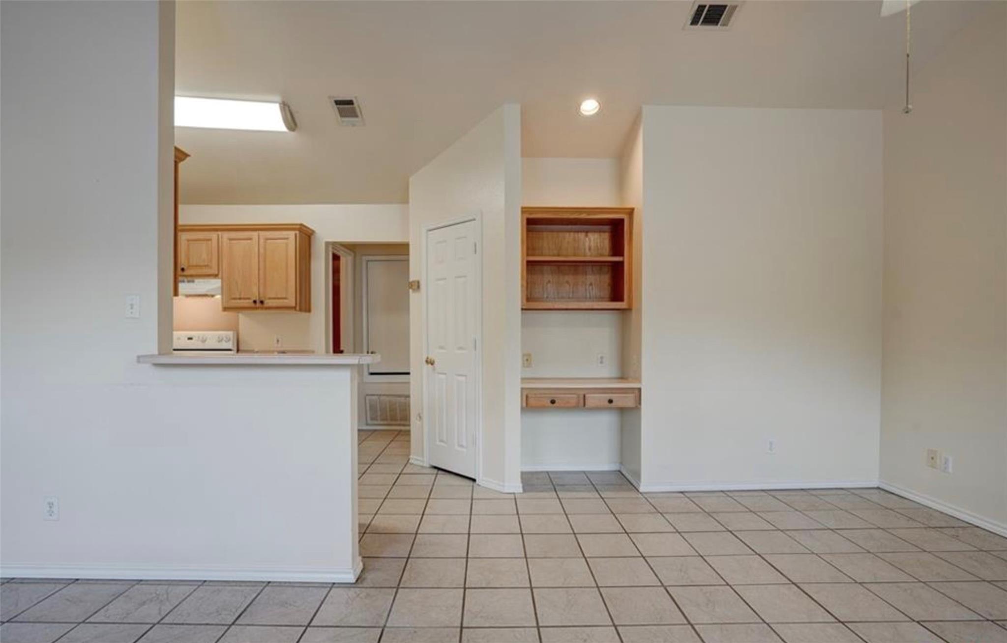 427 Lindsey St # 111, San Marcos, TX 78666