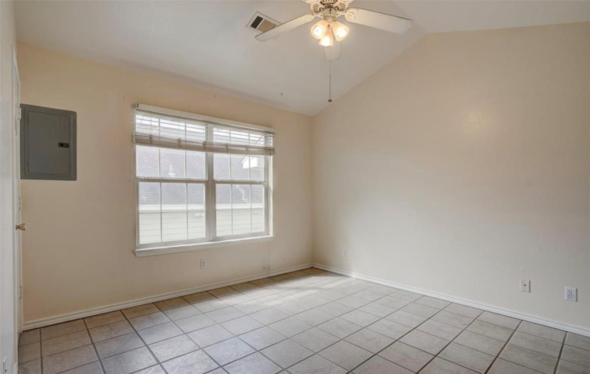 427 Lindsey St # 111, San Marcos, TX 78666