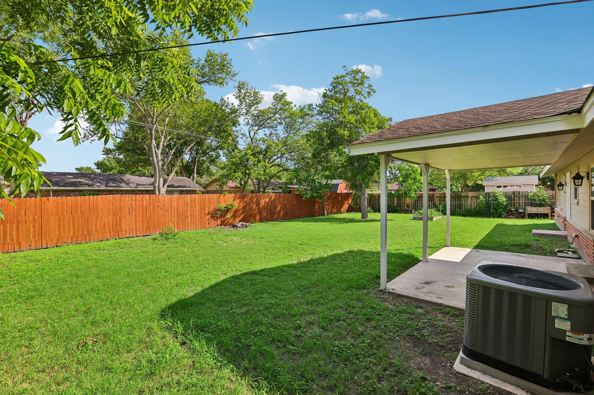 810 Vogel Dr, Lockhart, TX 78644