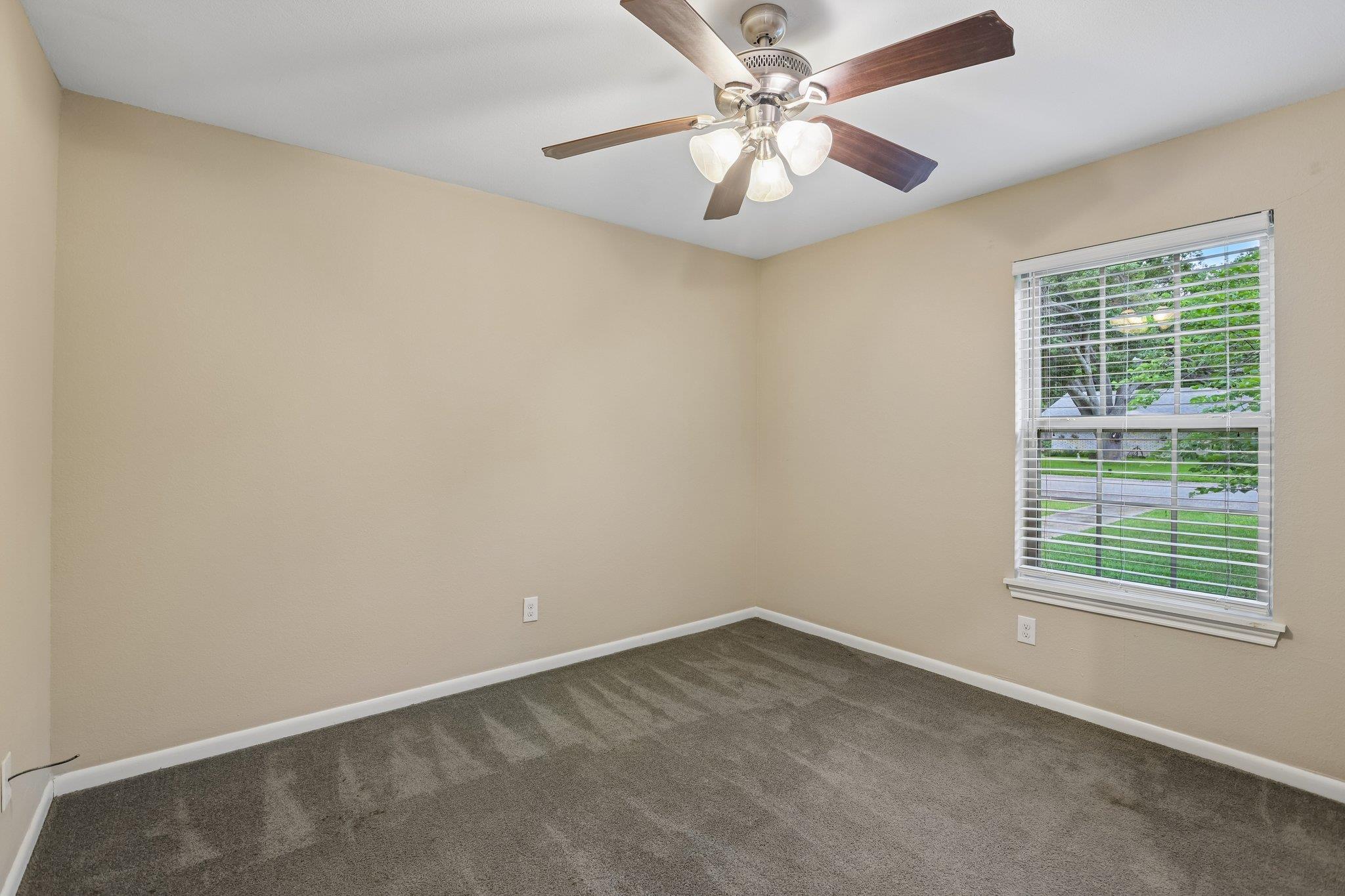810 Vogel Dr, Lockhart, TX 78644