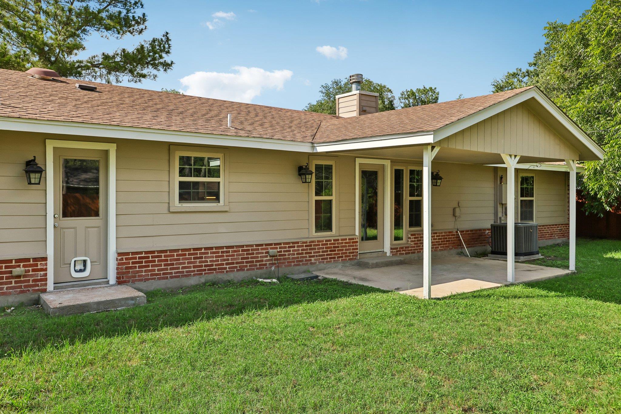 810 Vogel Dr, Lockhart, TX 78644