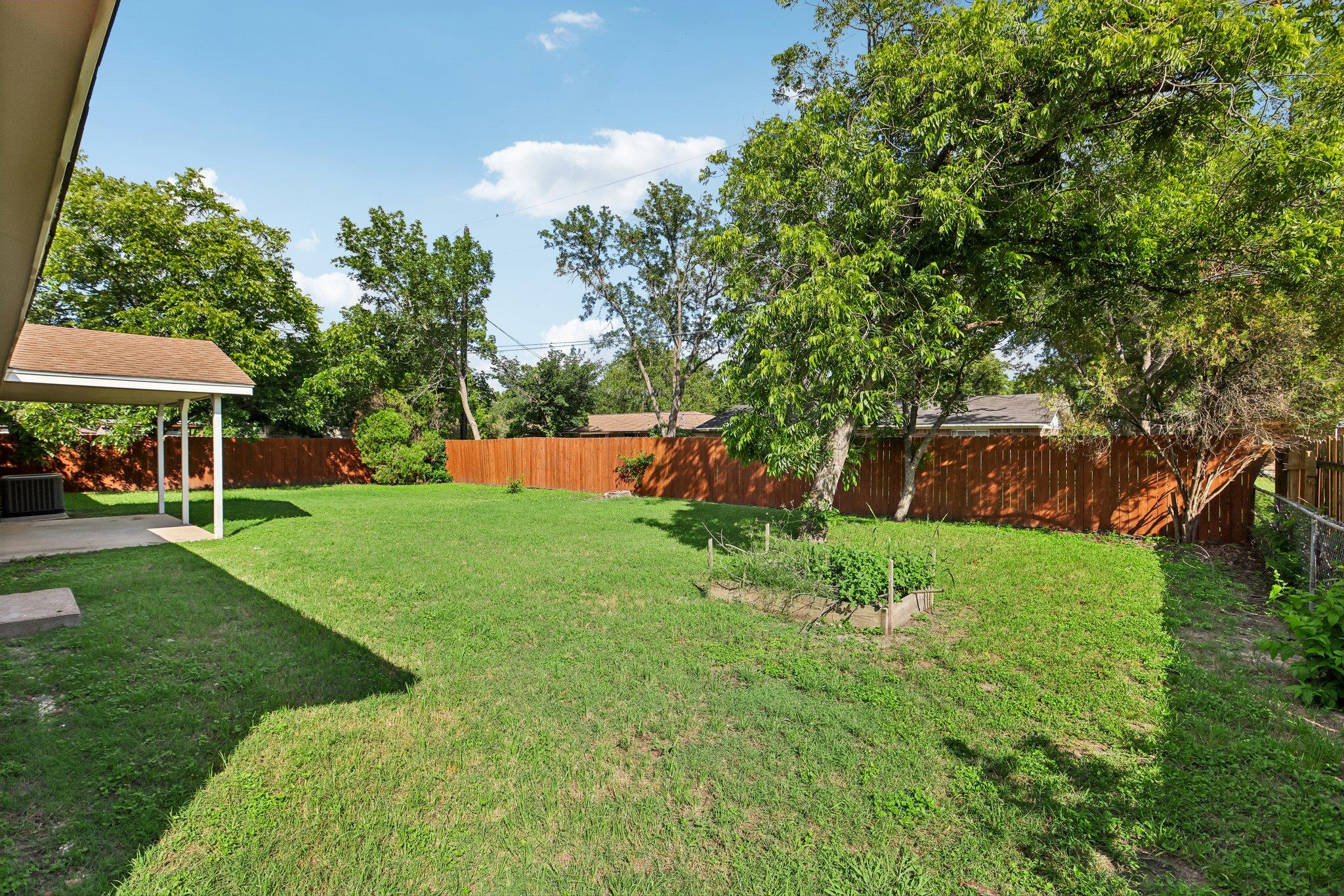 810 Vogel Dr, Lockhart, TX 78644