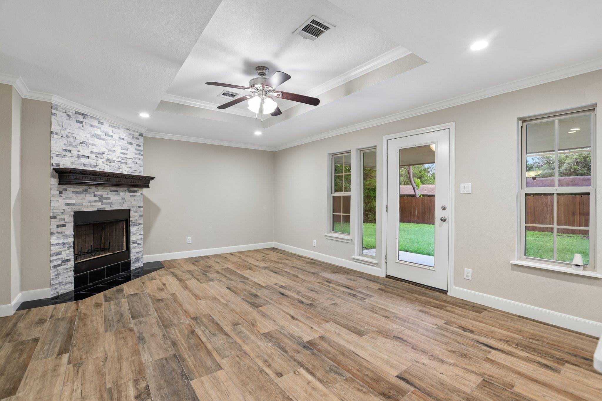 810 Vogel Dr, Lockhart, TX 78644