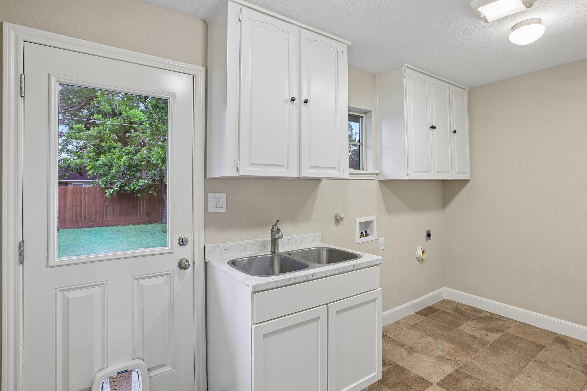 810 Vogel Dr, Lockhart, TX 78644