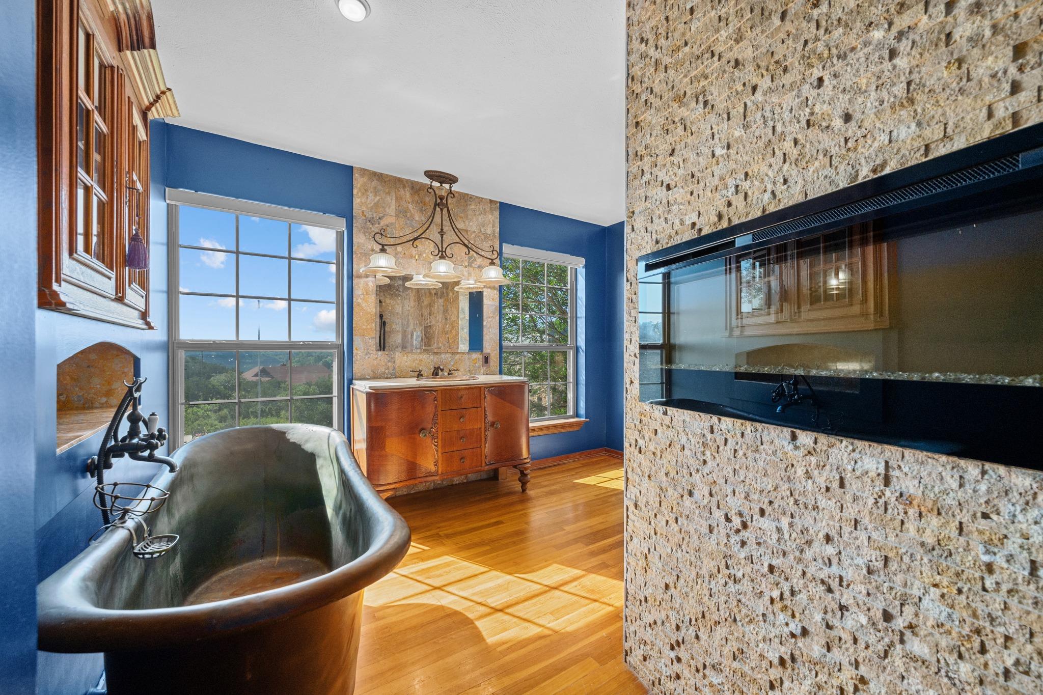 401 Crestview Dr, Marble Falls, TX 78654